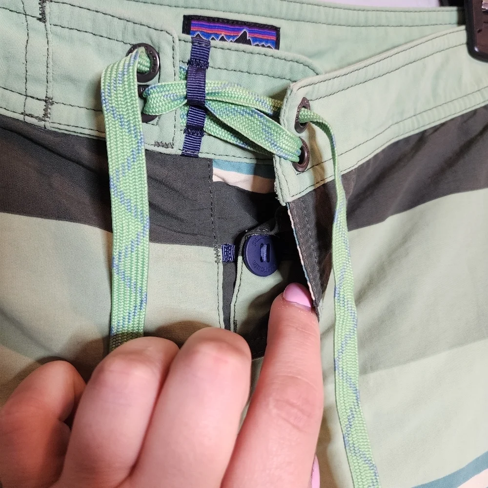 Patagonia Boys‎ 16 board shorts green blue stripe